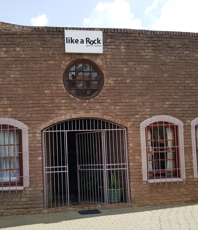 Like A Rock Hotel Bloemfontein Bagian luar foto